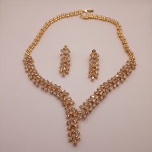 Parures Collier Femme moderne bijoux plaqué doré, sur moderne-bijoux.fr - femme du monde