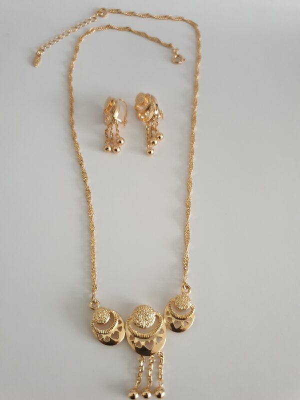Collier & boucles ethniques DINA