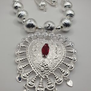 collier boucles ethniques kidani , sur moderne-bijoux.fr Bijoux ethniques et Femmes du monde