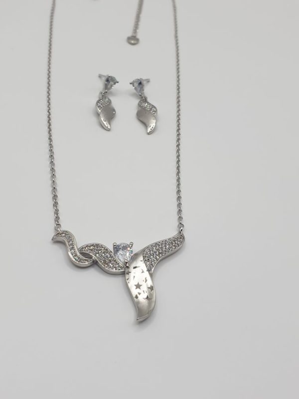 chaine boucles blanc djen , sur moderne-bijoux.fr - Bijoux ethniques & Femmes du monde