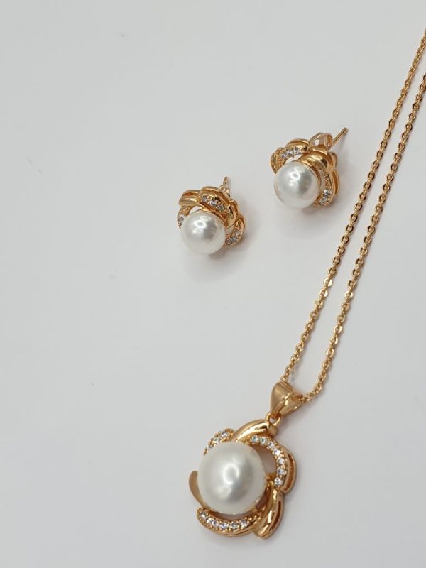 collier- & boucles Rexa , sur moderne-bijoux.fr - Bijoux ethniques & Femmes du monde