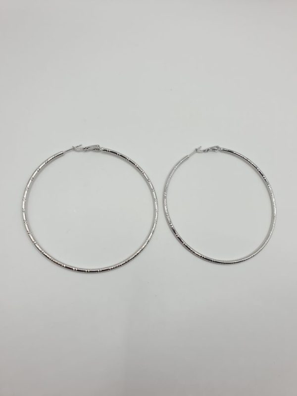 boucles oreilles créole blanc , sur moderne-bijoux.fr - Bijoux ethniques & Femmes du monde