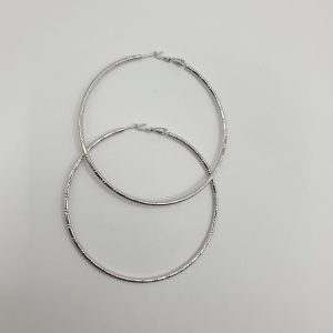 boucles oreilles créole blanc , sur moderne-bijoux.fr - Bijoux ethniques & Femmes du monde