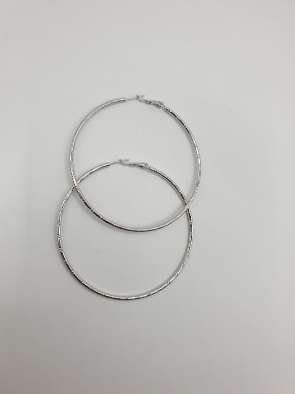 boucles oreilles créole blanc , sur moderne-bijoux.fr - Bijoux ethniques & Femmes du monde
