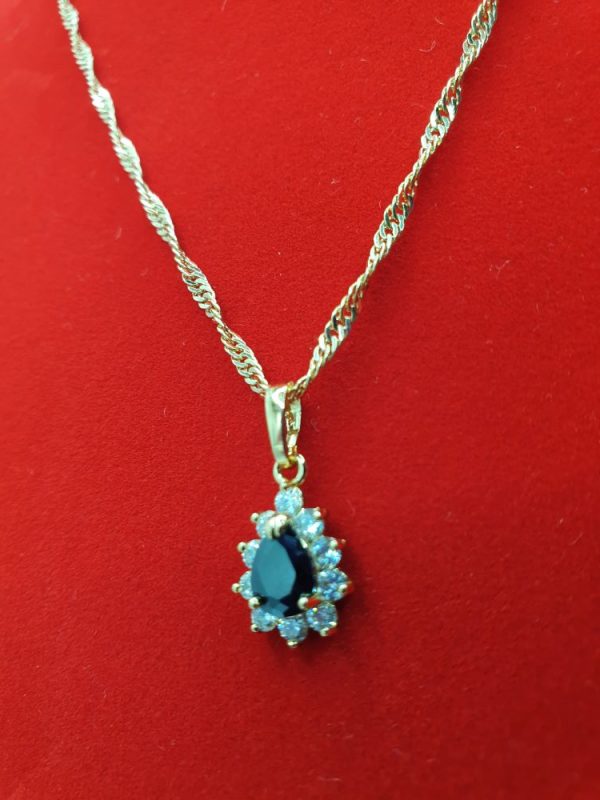 chaine & boucles d'oreilles noira, sur moderne-bijoux.fr - Bijoux ethniques & Femmes du monde