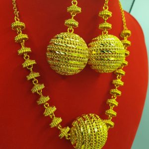 collier boucles oreilles ethniques dana ; sur moderne-bijoux.fr - Bijoux ethniques & Femmes du monde