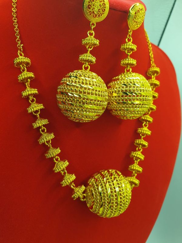 collier boucles oreilles ethniques dana ; sur moderne-bijoux.fr - Bijoux ethniques & Femmes du monde