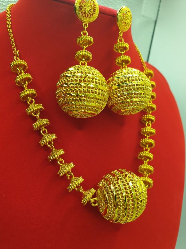 collier boucles oreilles ethniques dana ; sur moderne-bijoux.fr - Bijoux ethniques & Femmes du monde