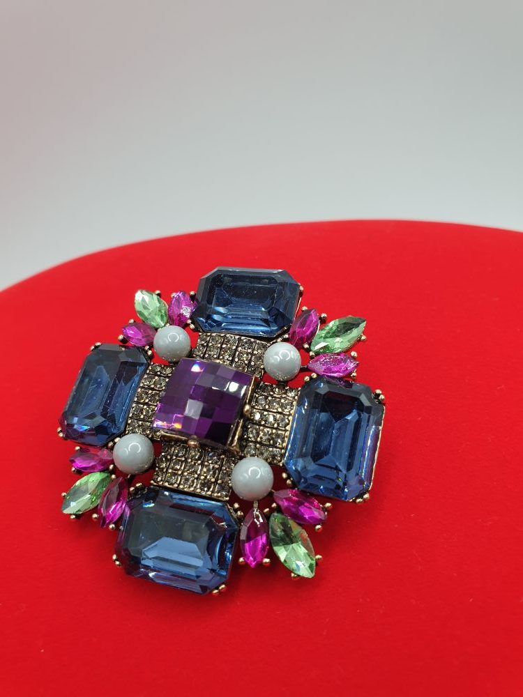 broche habits schoolla sur moderne-bijoux.fr - Bijoux ethniques & Femmes du monde