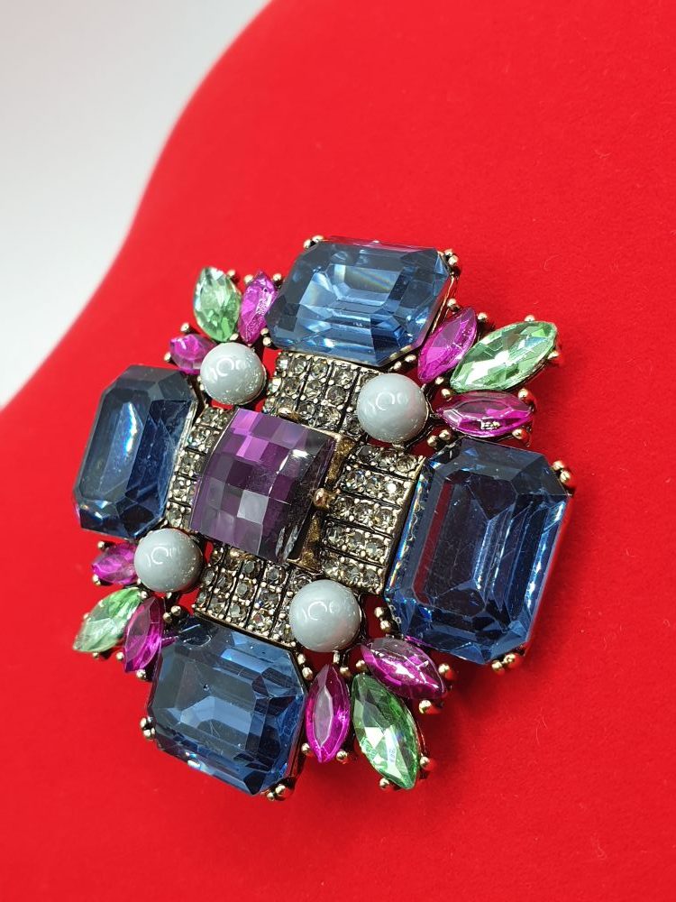 broche habits schoolla sur moderne-bijoux.fr - Bijoux ethniques & Femmes du monde