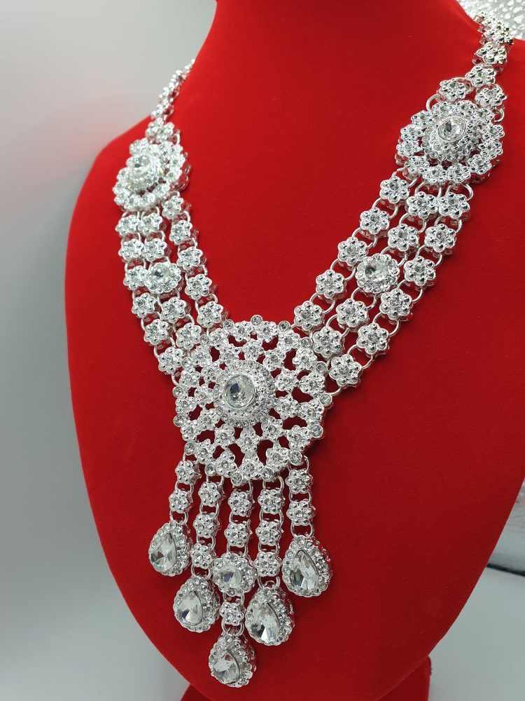 parure ethnique romora , sur moderne-bijoux.fr - Bijoux ethniques & Femmes du monde