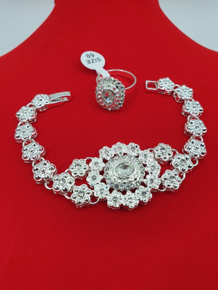 parure ethnique romora , sur moderne-bijoux.fr - Bijoux ethniques & Femmes du monde