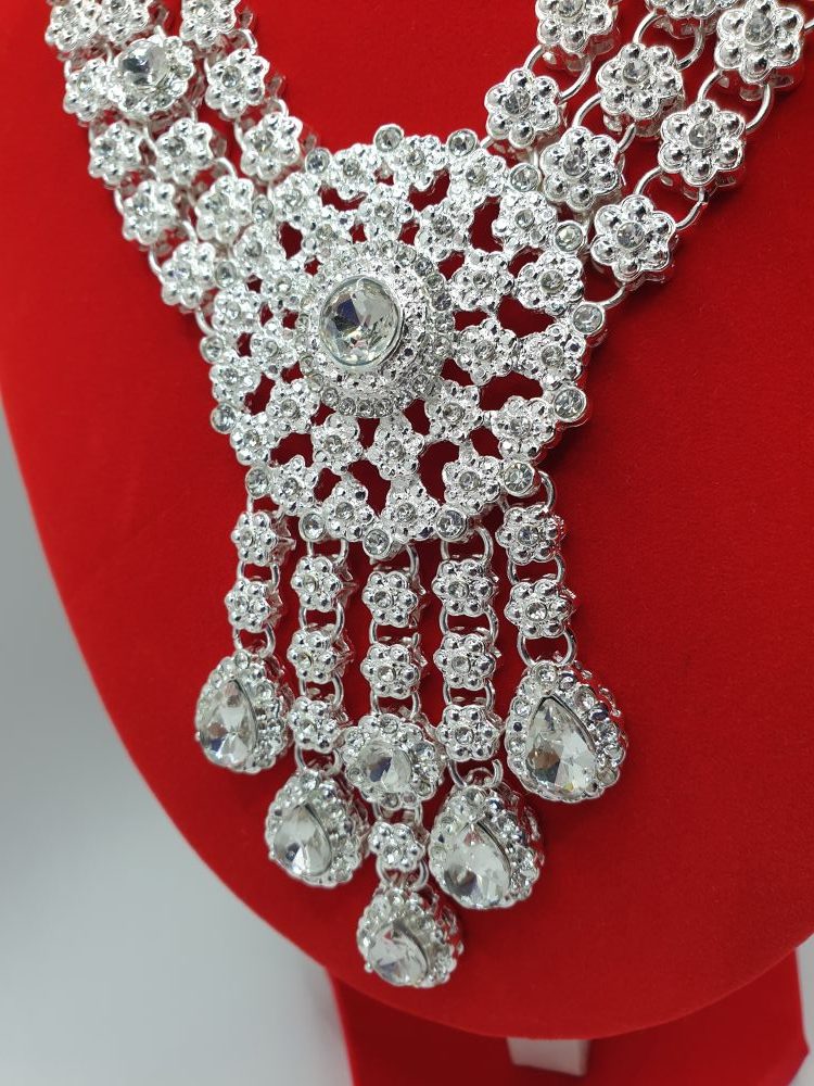 parure ethnique romora , sur moderne-bijoux.fr - Bijoux ethniques & Femmes du monde