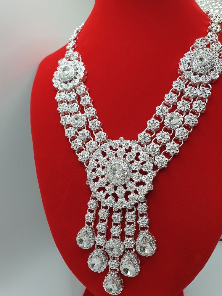 parure ethnique romora , sur moderne-bijoux.fr - Bijoux ethniques & Femmes du monde