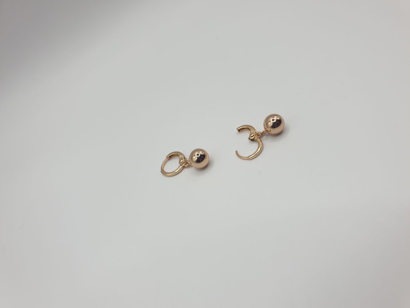 boucles oreilles enfant boule sur moderne-bijoux.fr - Bijoux ethnique & Femme du monde