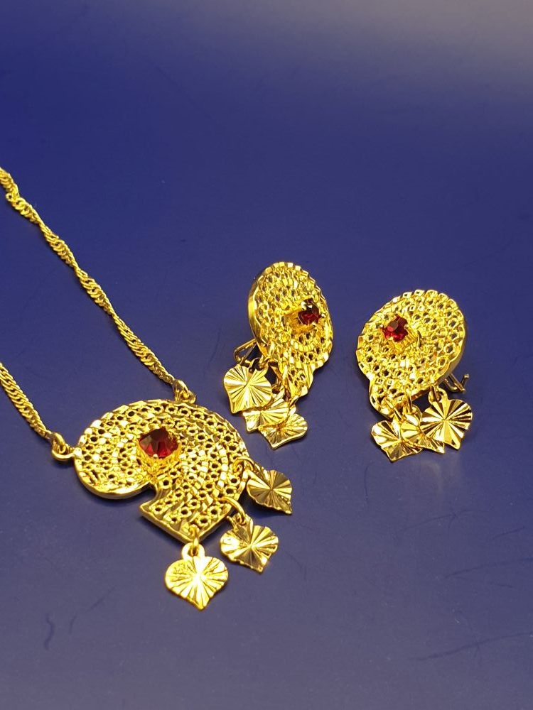 collier boucles ethniques escargot , sur moderne-bijoux.fr - Bijoux ethniques & Femmes du monde